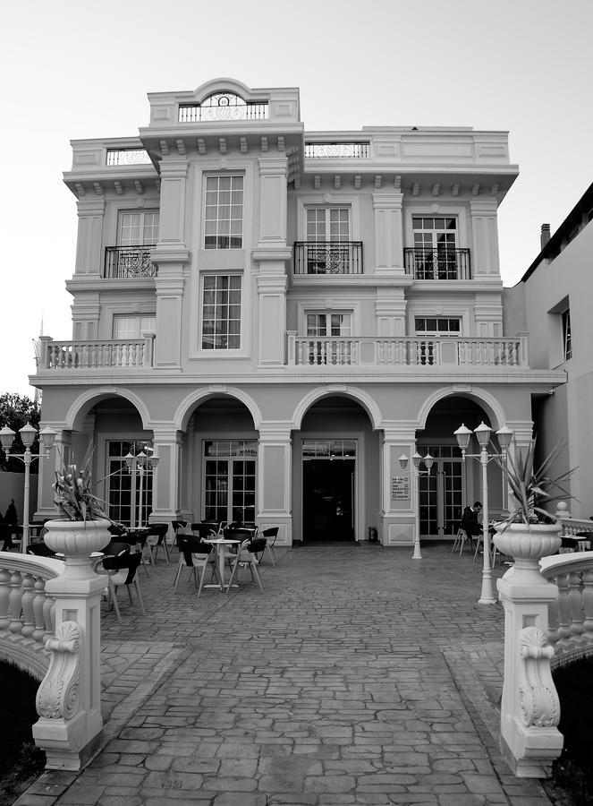 Hotel Vila Imperial Elbasan Bagian luar foto