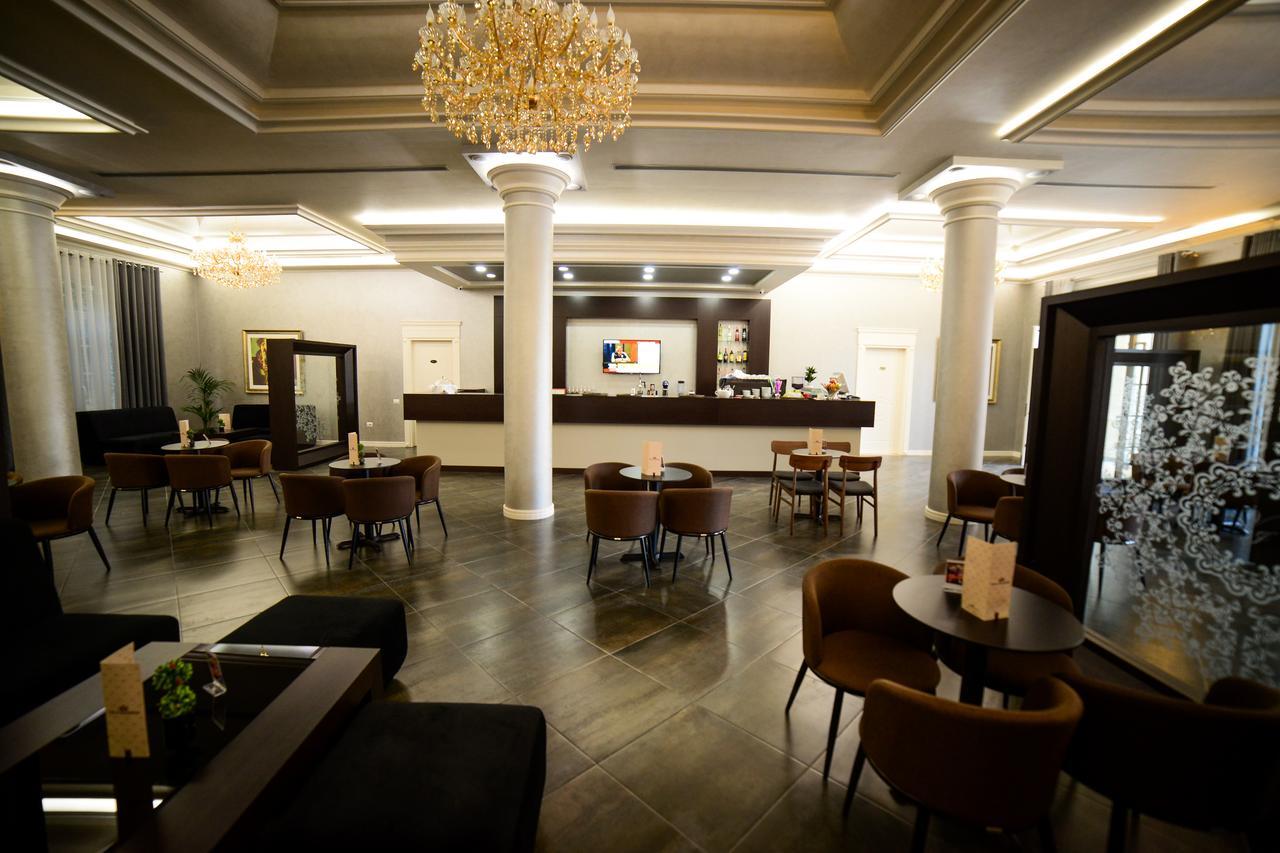 Hotel Vila Imperial Elbasan Bagian luar foto