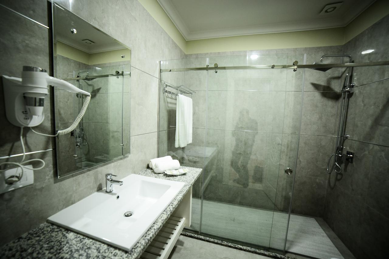 Hotel Vila Imperial Elbasan Bagian luar foto