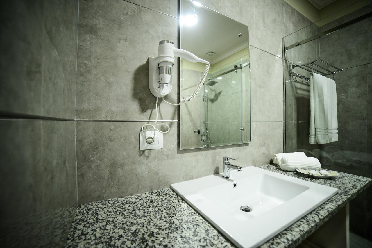 Hotel Vila Imperial Elbasan Bagian luar foto
